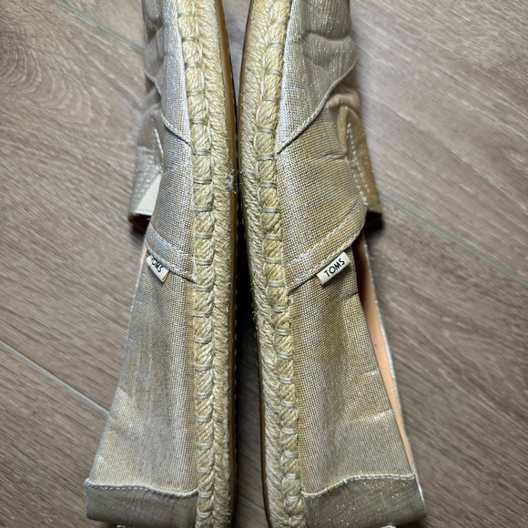 TOMS Gold Metallic Slip On Espadrille Flats Women’s 9.5 Summer - Picture 10 of 11